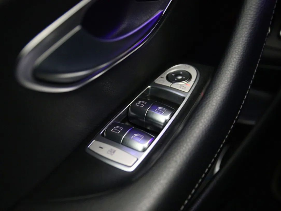 Mercedes-Benz E220 | 25