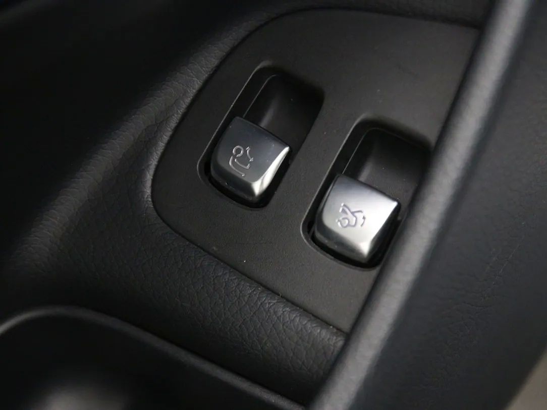 Mercedes-Benz E220 | 38