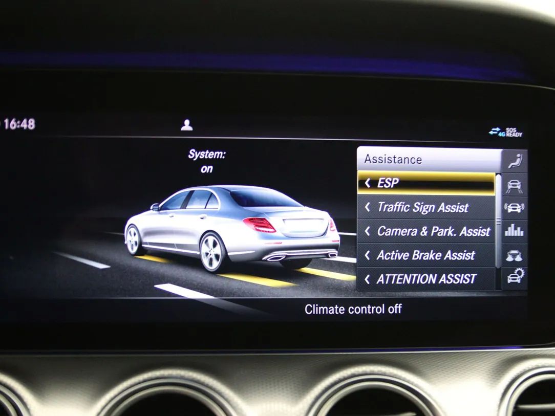 Mercedes-Benz E220 | 31