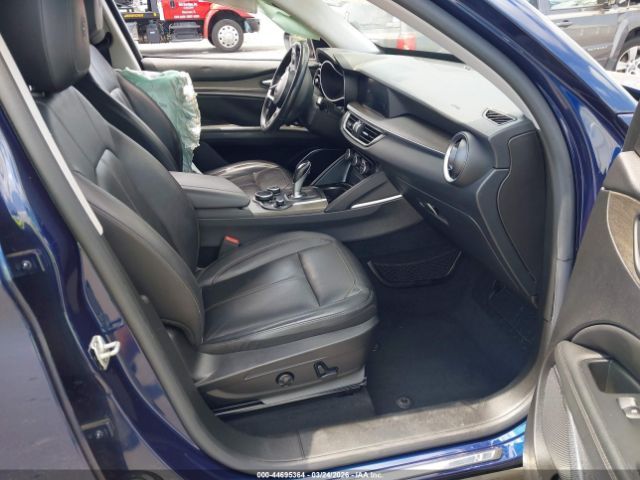 Alfa Romeo Stelvio | 4