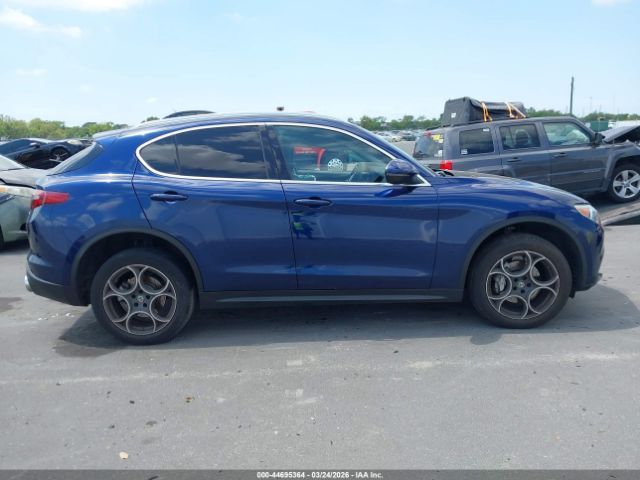 Alfa Romeo Stelvio | 12