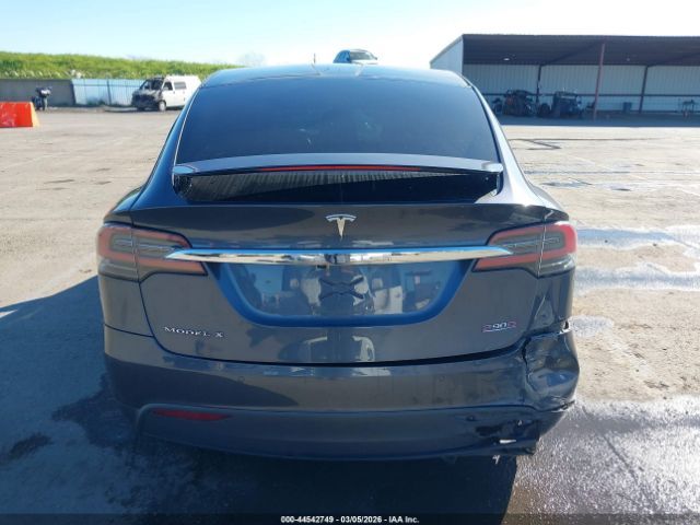 Tesla Model X | 15