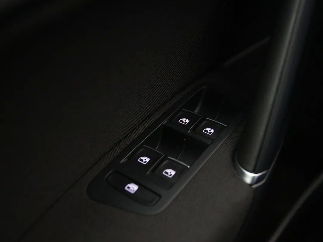 Volkswagen Golf | 25