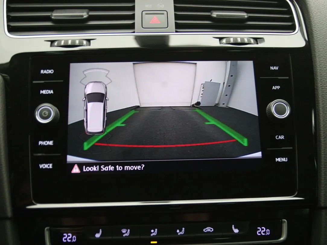 Volkswagen Golf | 24