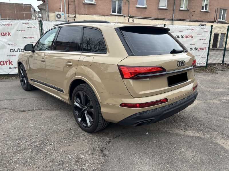 Audi Q7 | 3