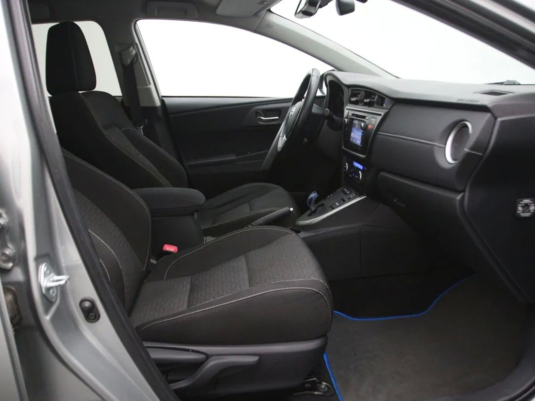 Toyota Auris | 13