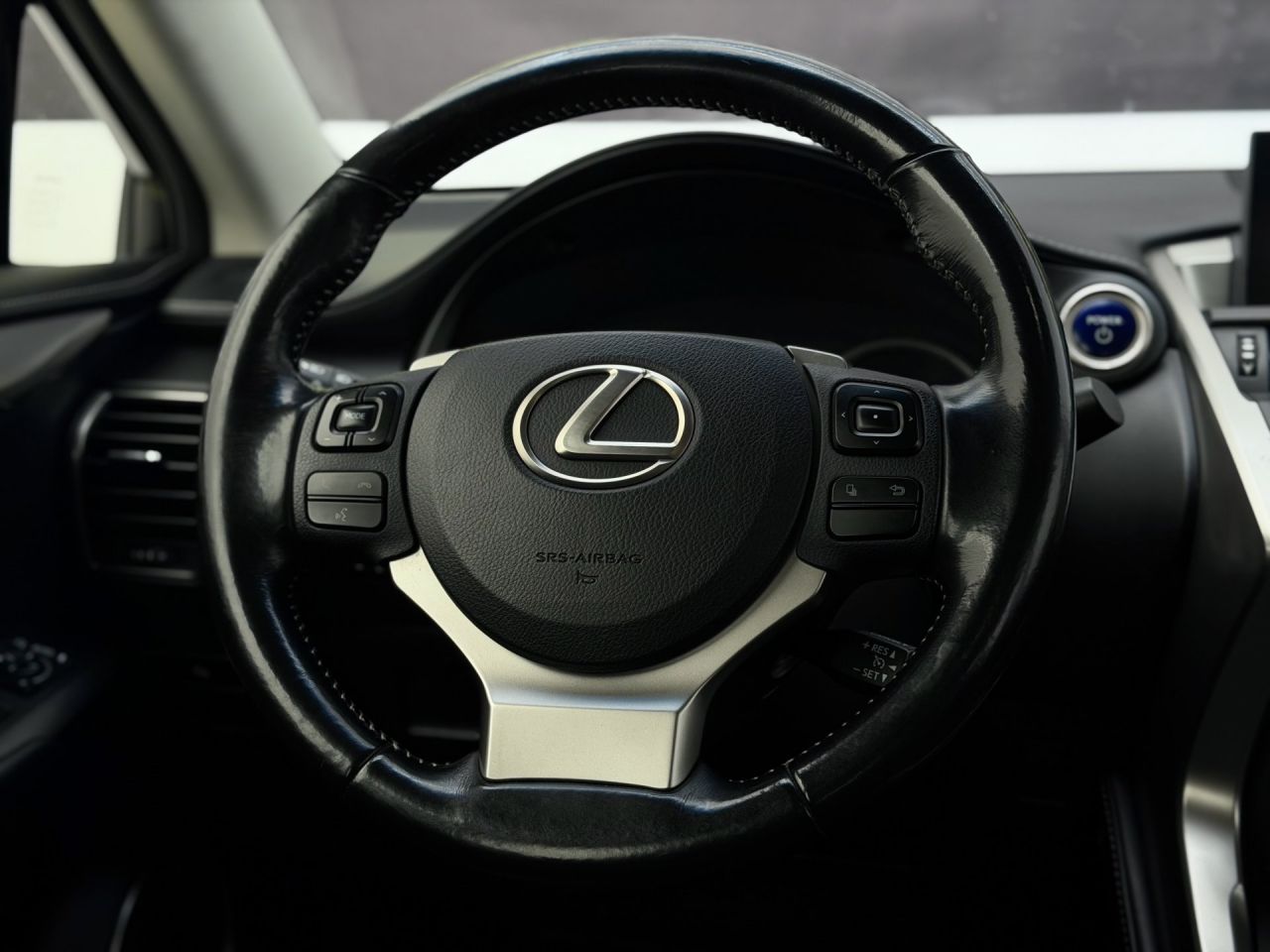 Lexus NX 300h | 16