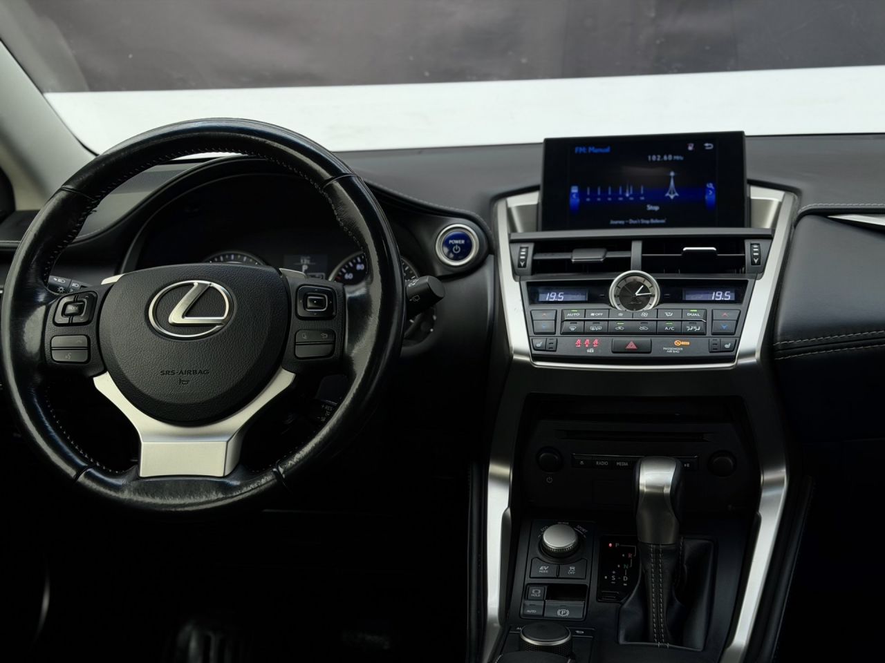 Lexus NX 300h | 15