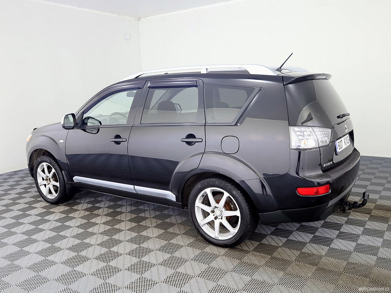 Mitsubishi Outlander | 3