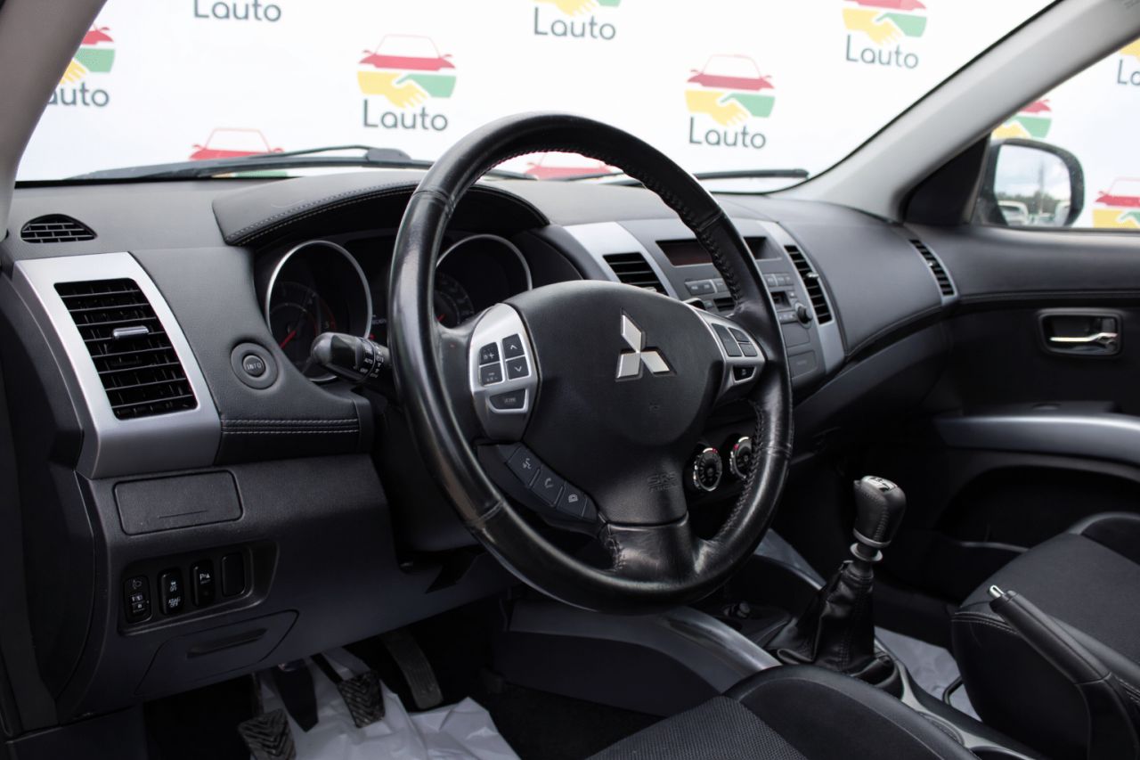 Mitsubishi Outlander | 4