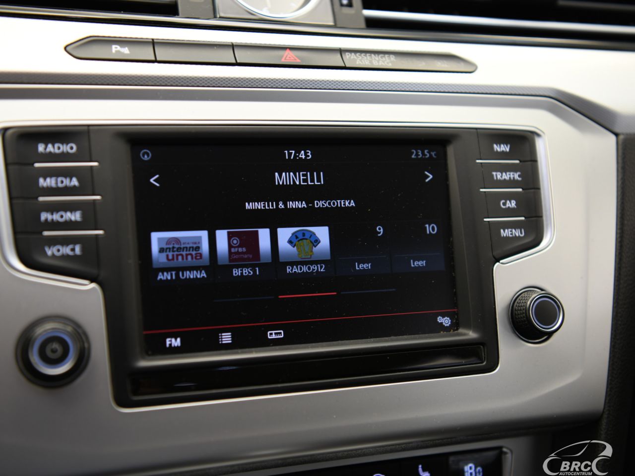 Volkswagen Passat | 25