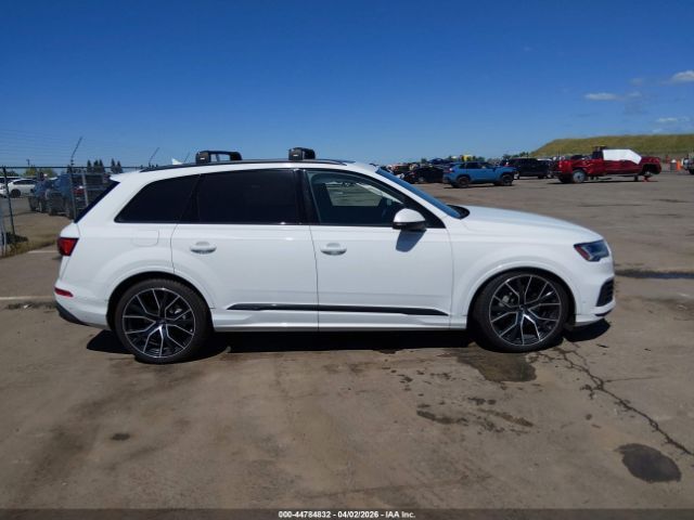 Audi Q7 | 12