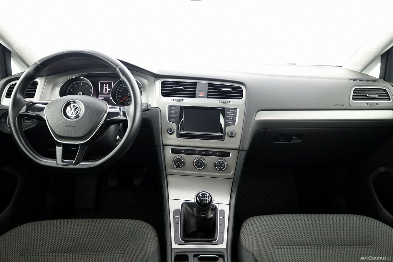 Volkswagen Golf | 9