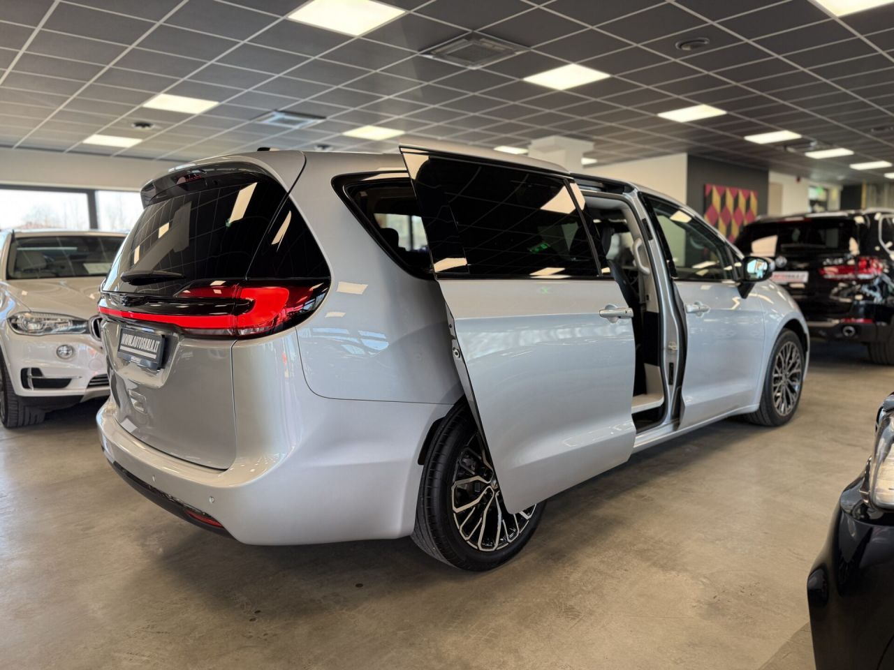 Chrysler Pacifica | 13