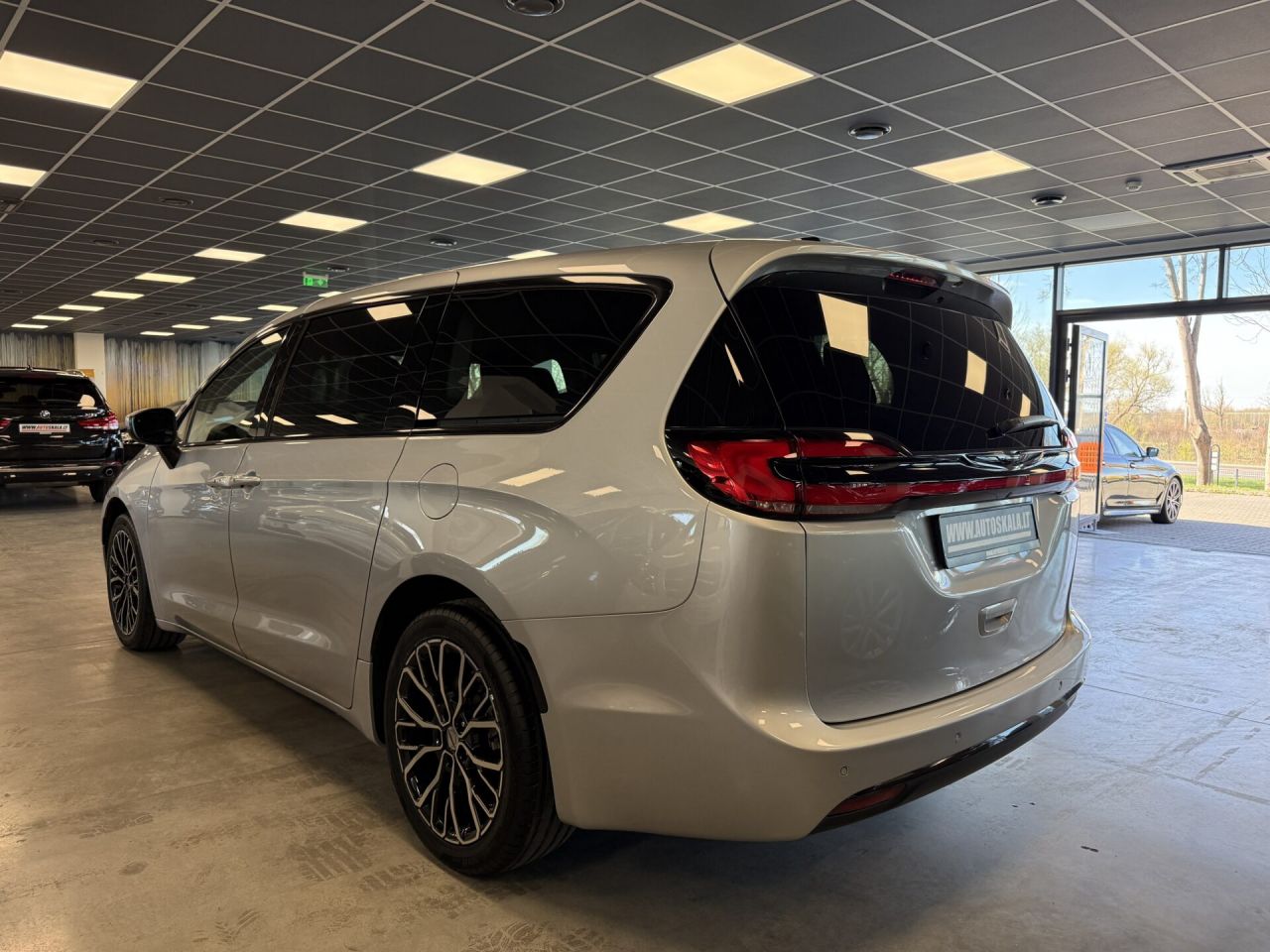 Chrysler Pacifica | 4