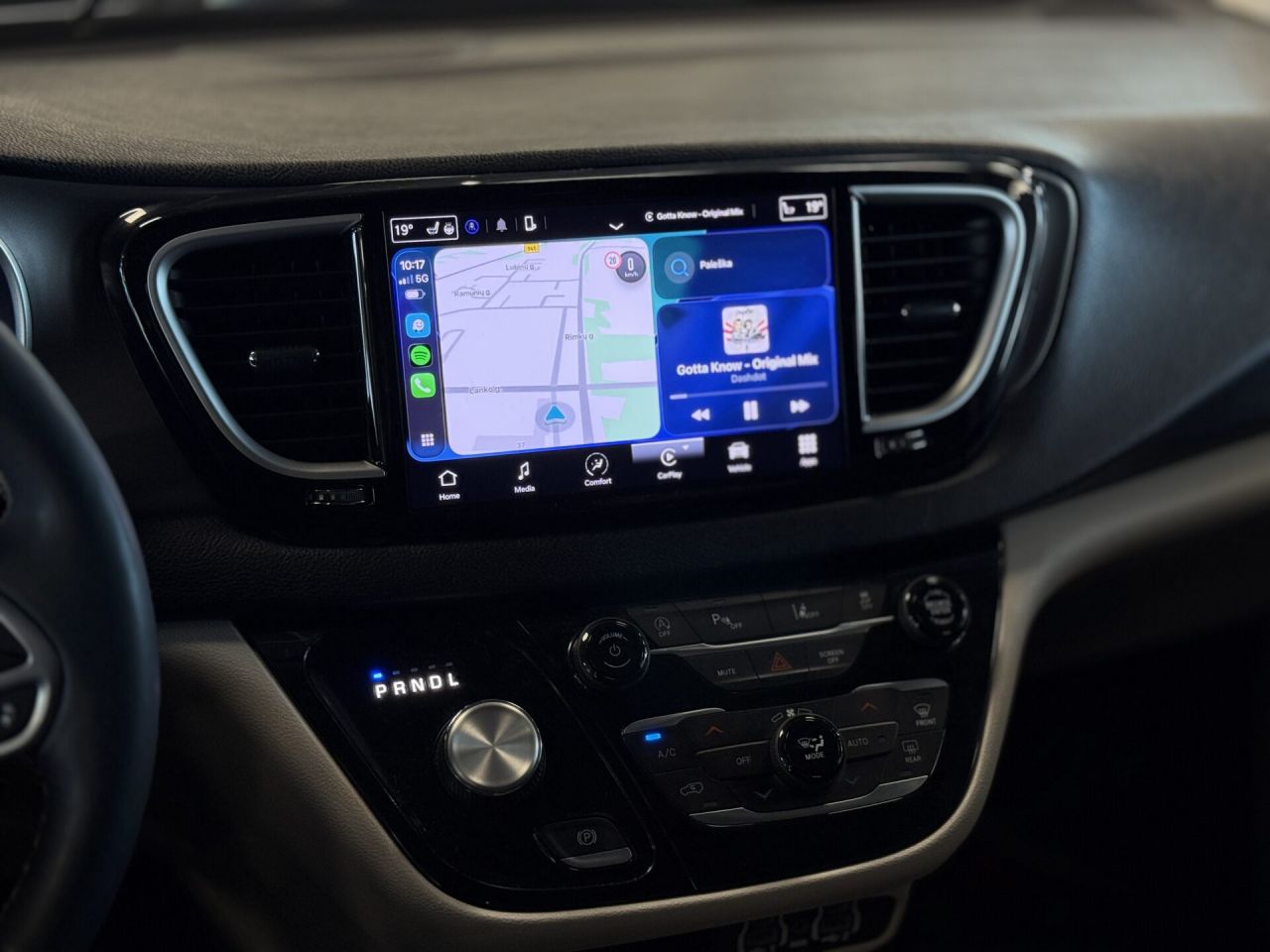 Chrysler Pacifica | 16