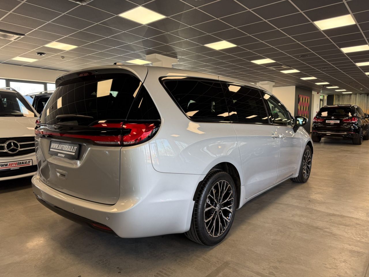 Chrysler Pacifica | 6