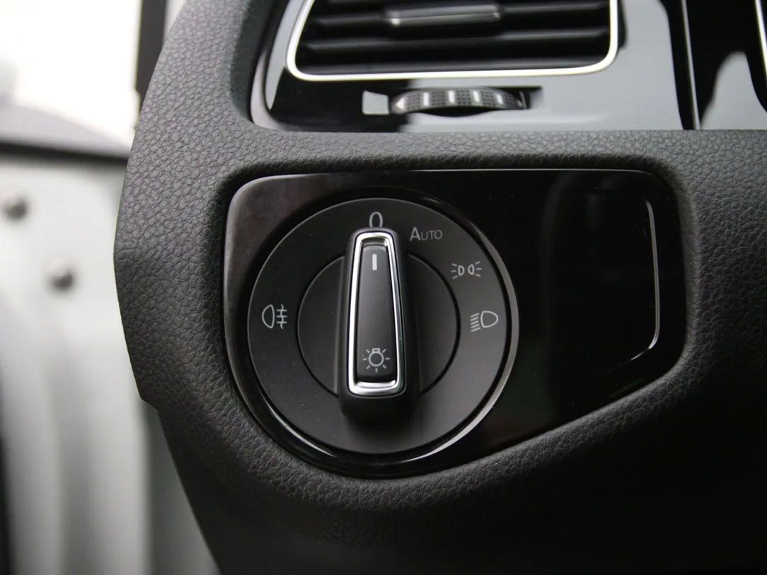 Volkswagen Golf | 25