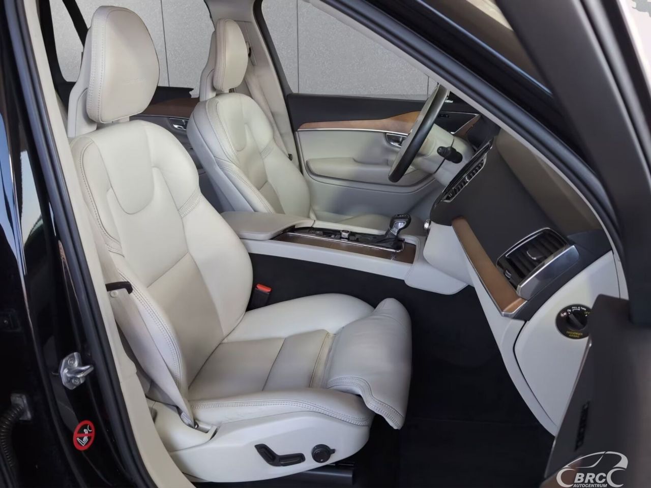 Volvo XC90 | 12
