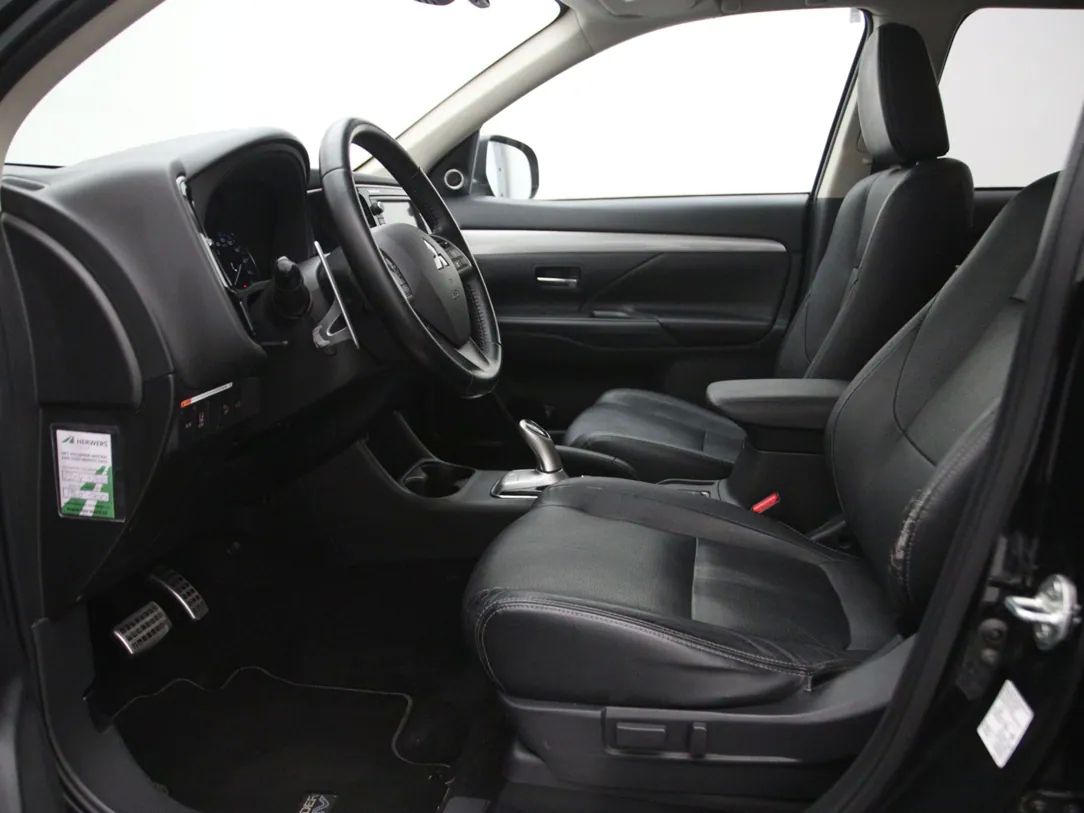 Mitsubishi Outlander | 3