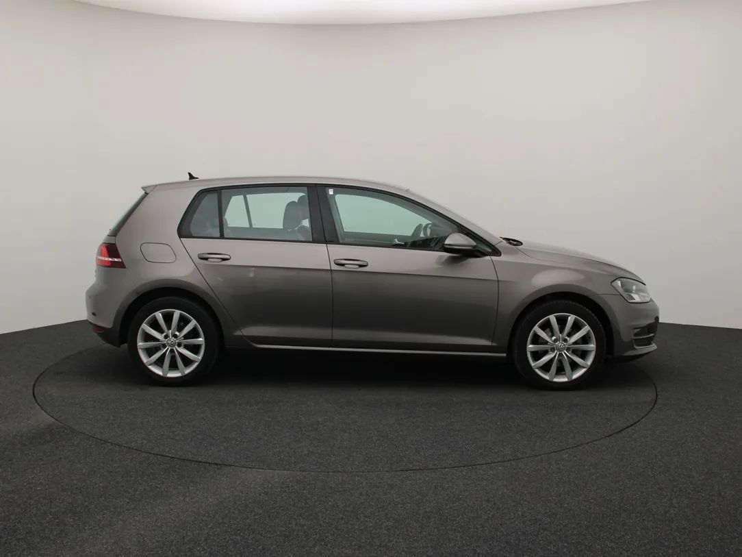 Volkswagen Golf | 8