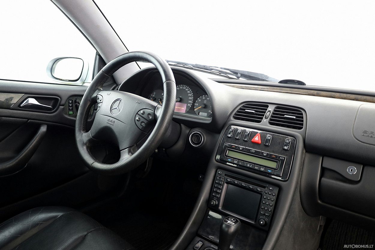 Mercedes-Benz CLK320 | 4