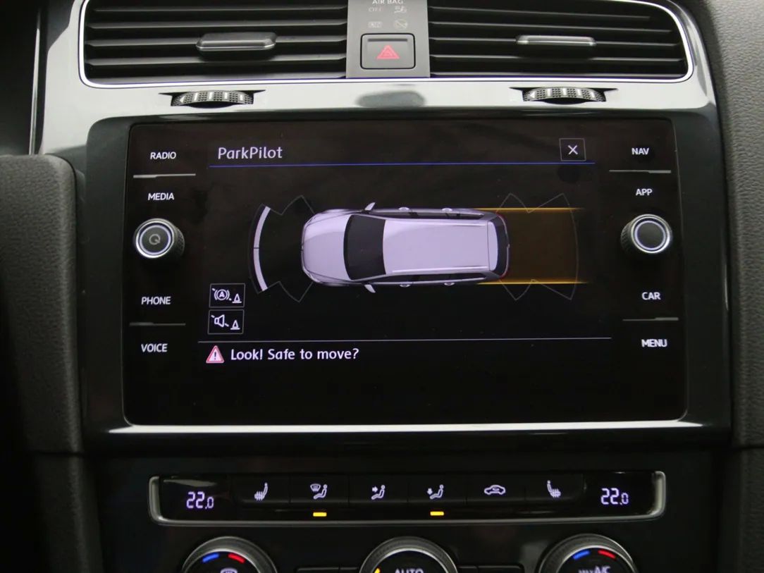 Volkswagen Golf | 24