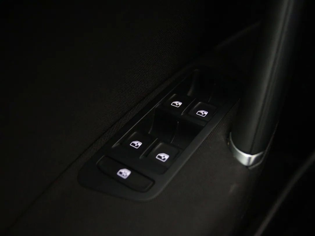 Volkswagen Golf | 25