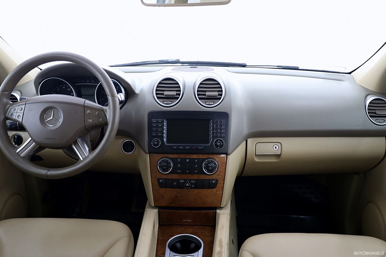 Mercedes-Benz ML350 | 4