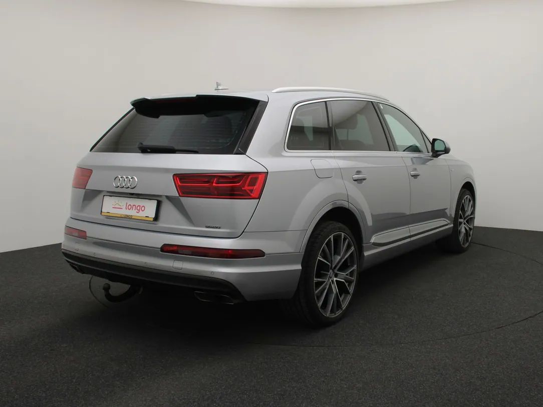 Audi Q7 | 7