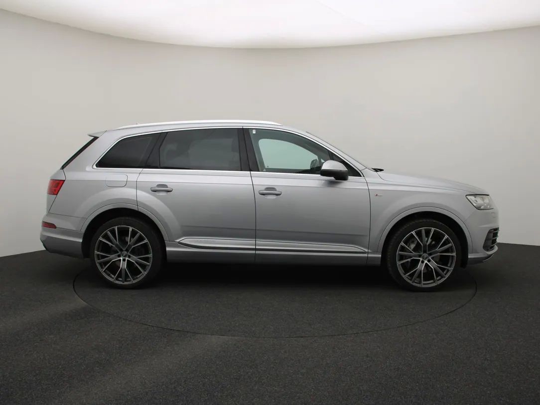 Audi Q7 | 8