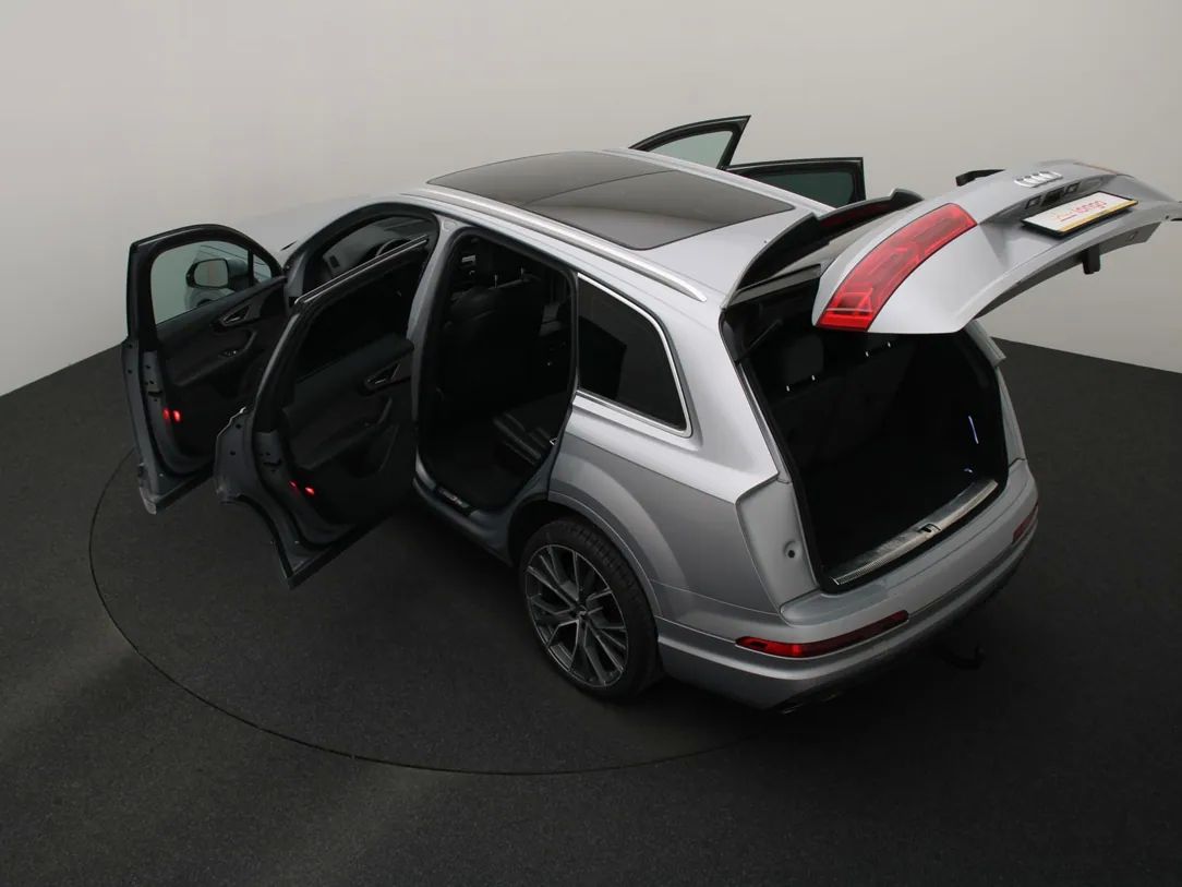 Audi Q7 | 12