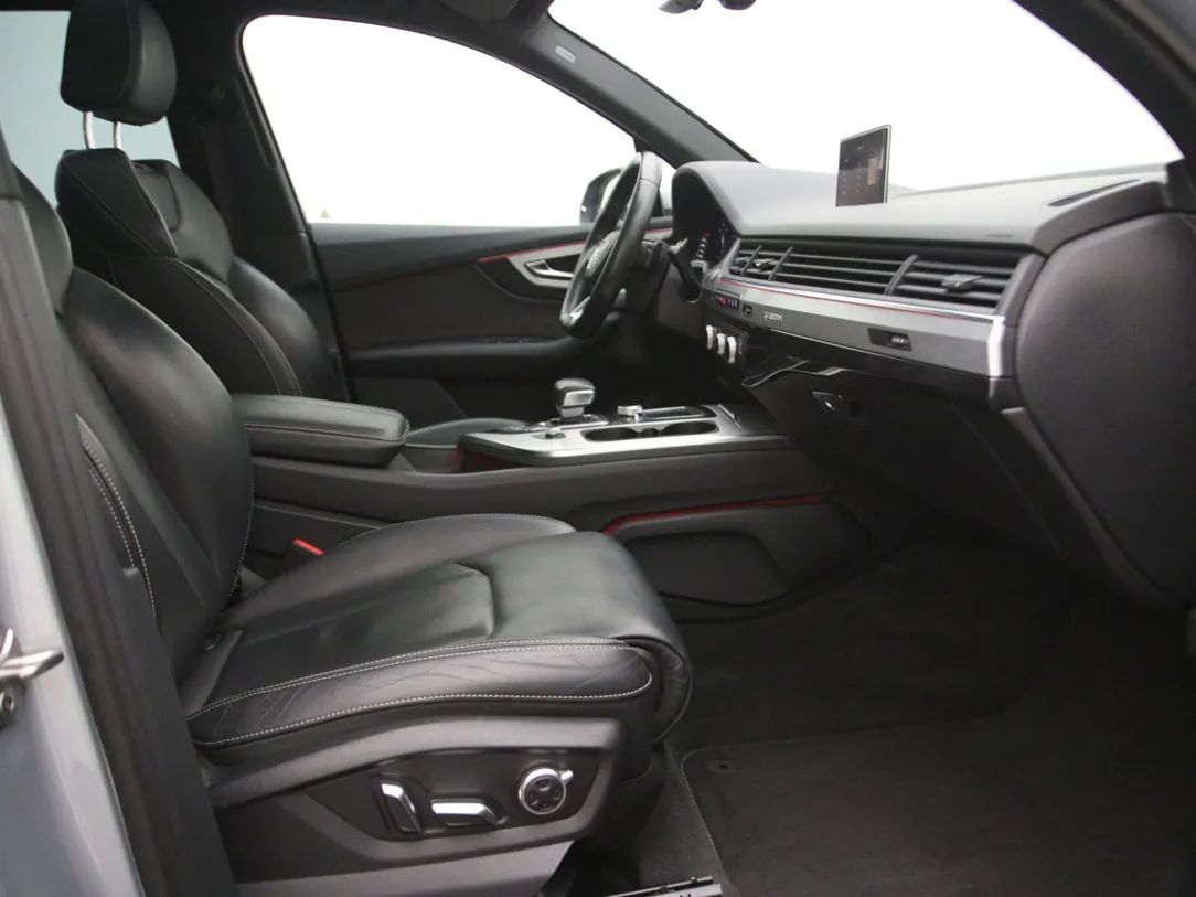 Audi Q7 | 13
