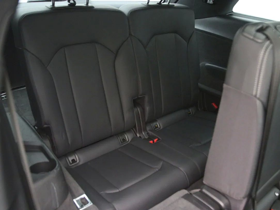 Audi Q7 | 15