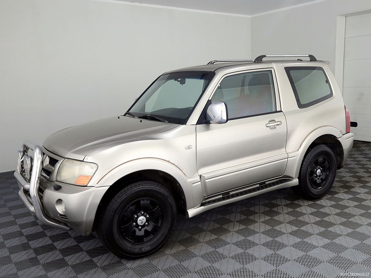 Mitsubishi Pajero | 1