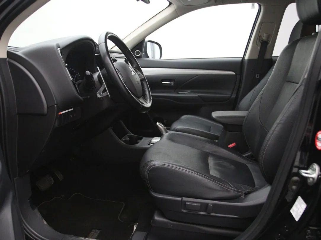 Mitsubishi Outlander | 3