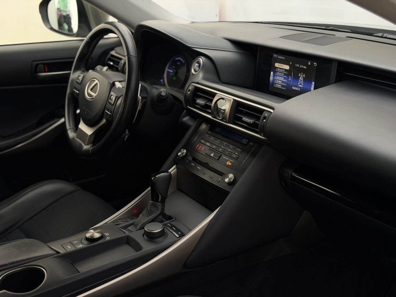 Lexus IS 300h | 12