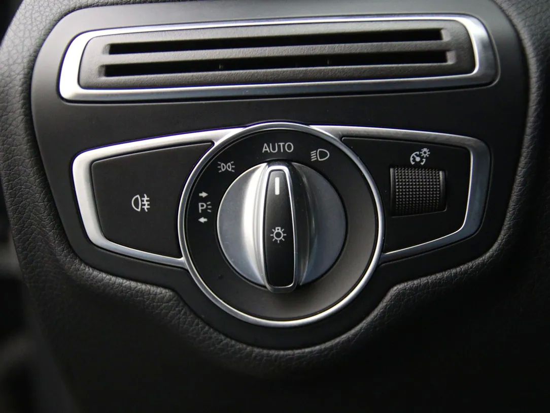 Mercedes-Benz GLC250 | 25