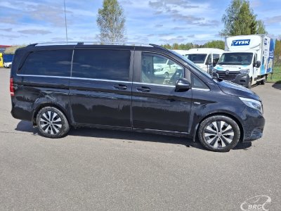 Mercedes-Benz V220 | 1