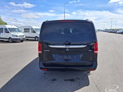 Mercedes-Benz V220 | 3