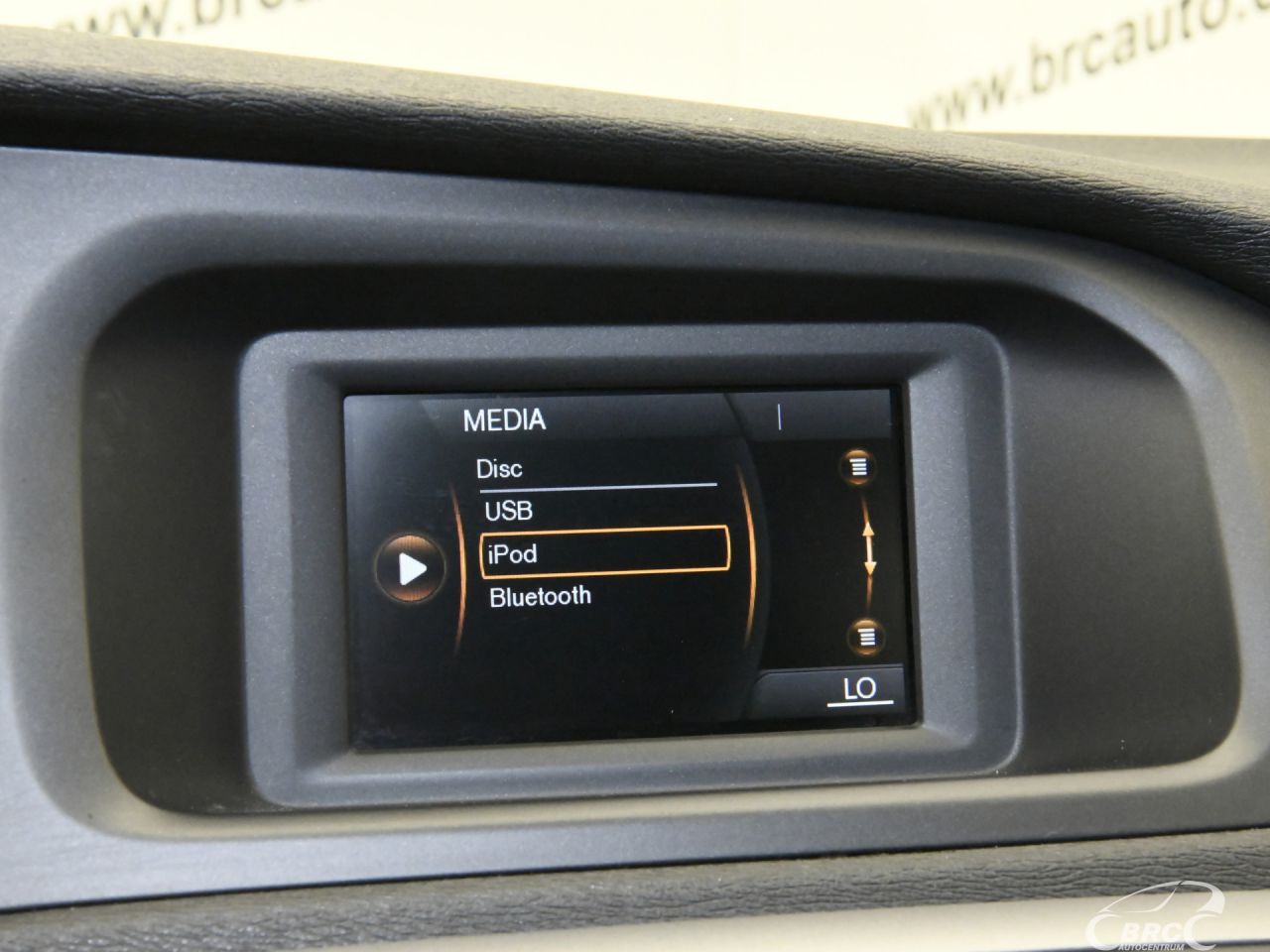 Volvo V40 | 33