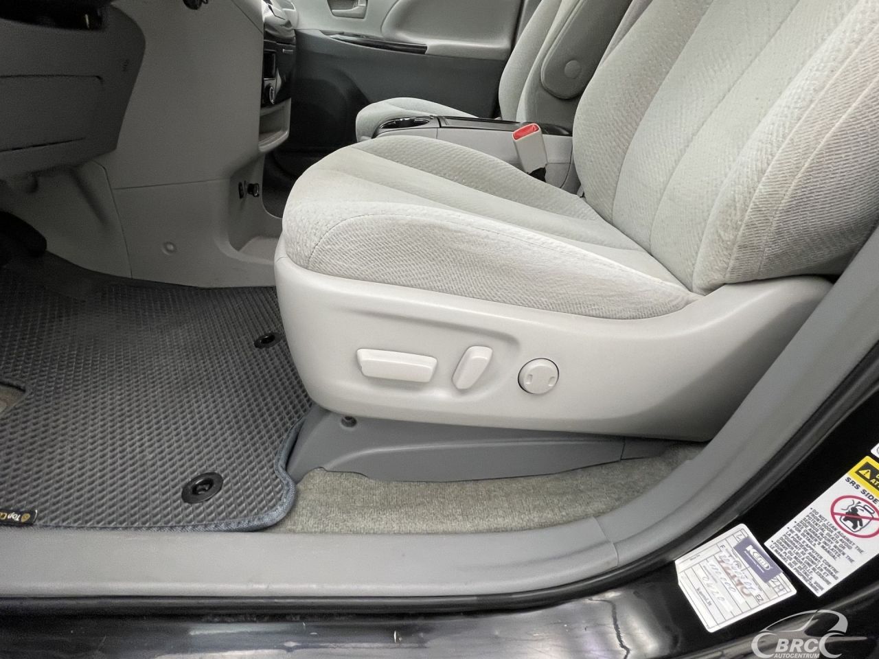 Toyota Sienna | 23