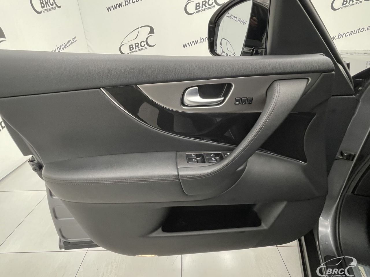 Infiniti QX70 | 19