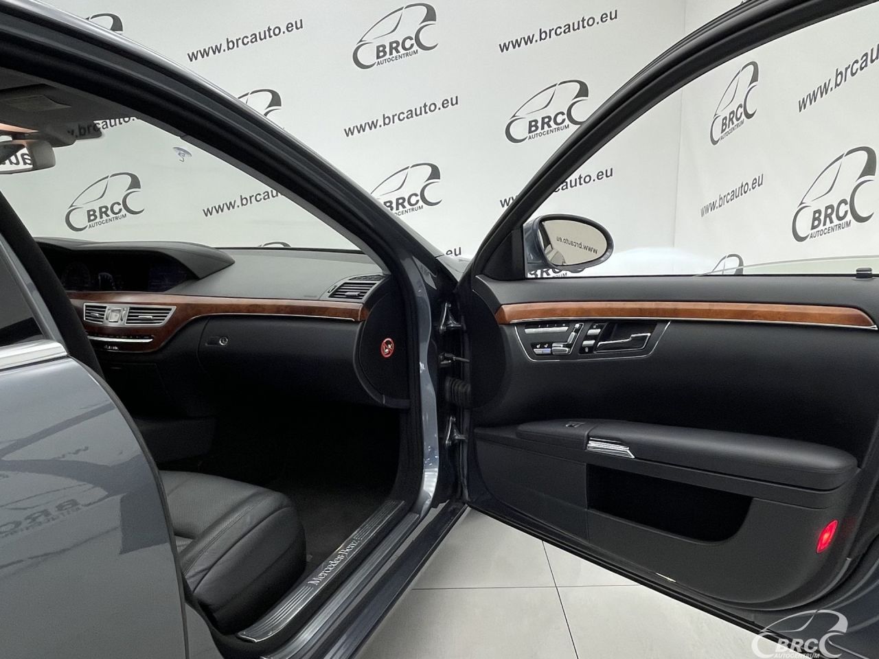 Mercedes-Benz S450 | 10
