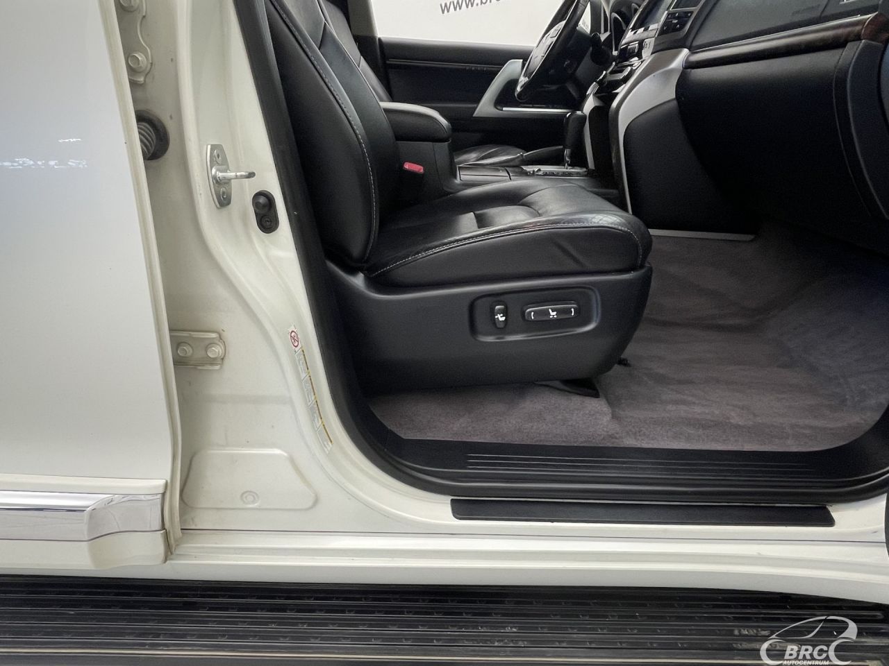 Toyota Land Cruiser | 5