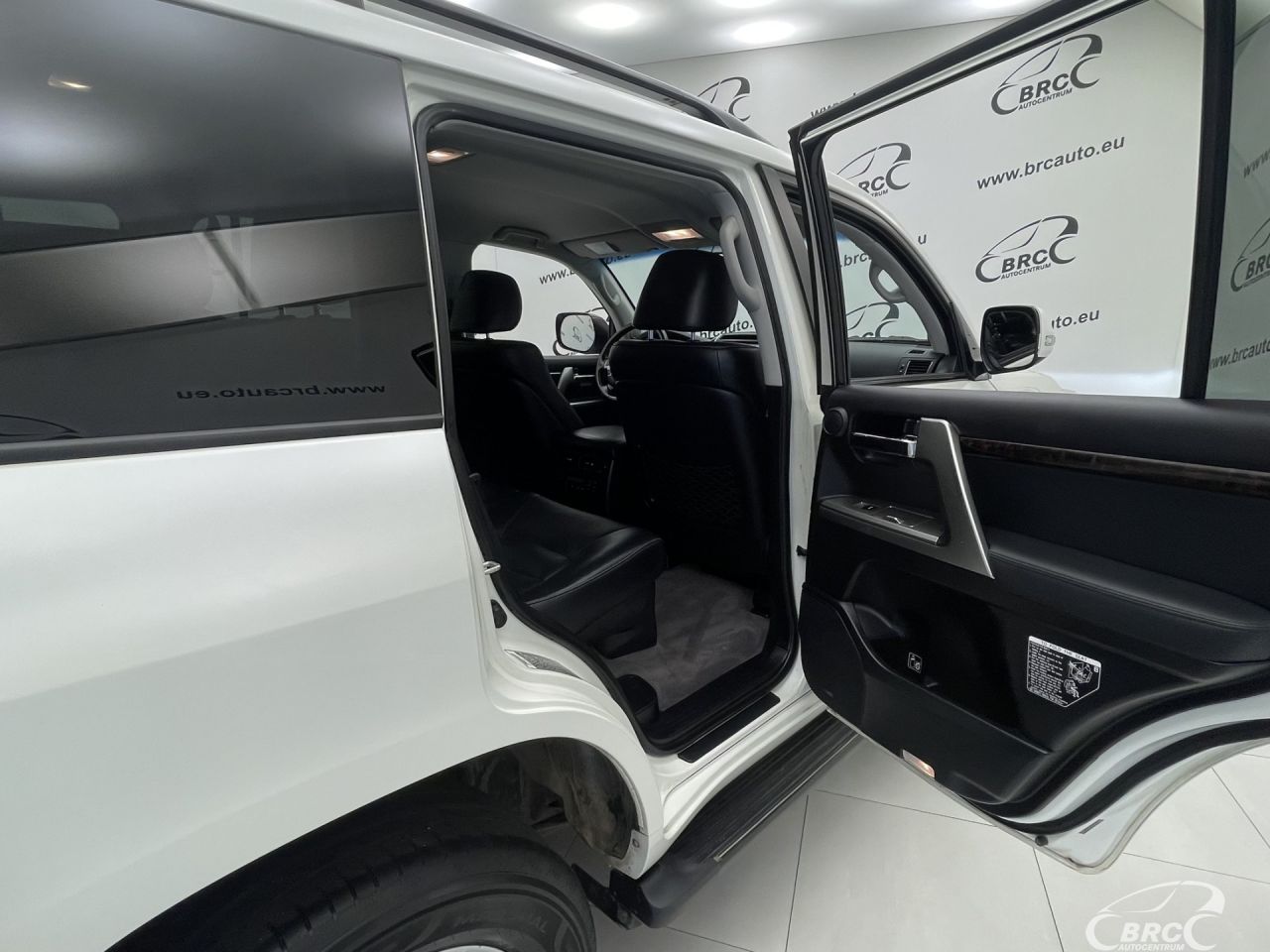 Toyota Land Cruiser | 12