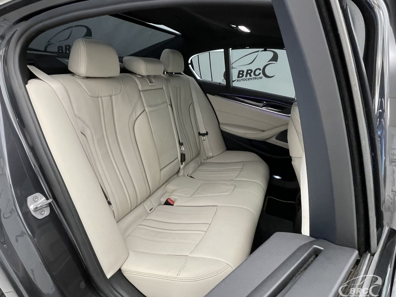 BMW M550 | 11