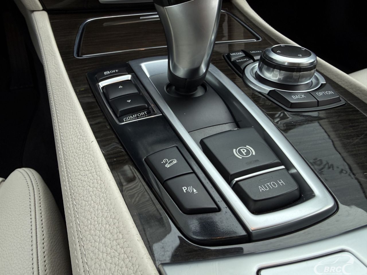 BMW 740 | 29
