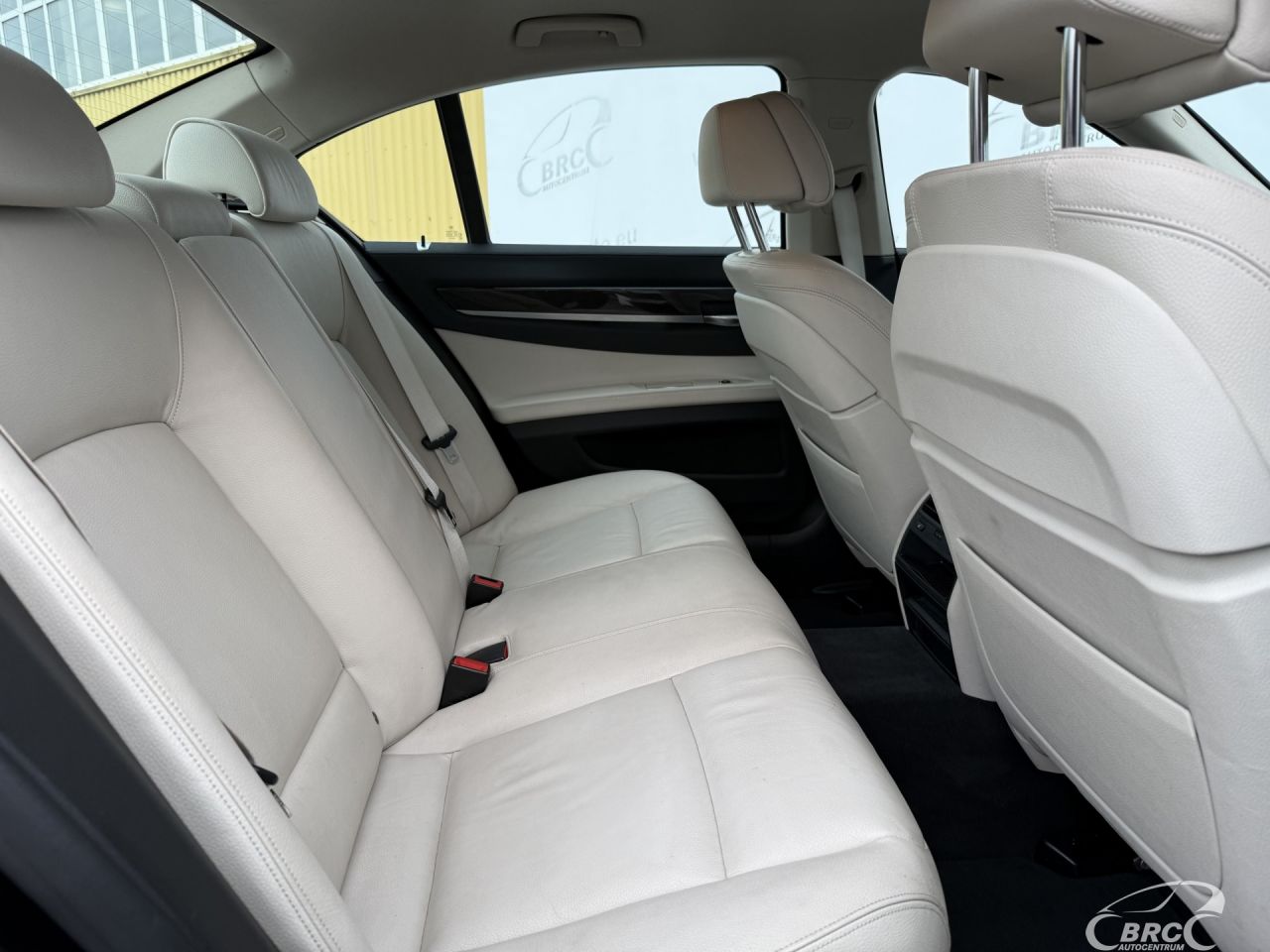 BMW 740 | 11