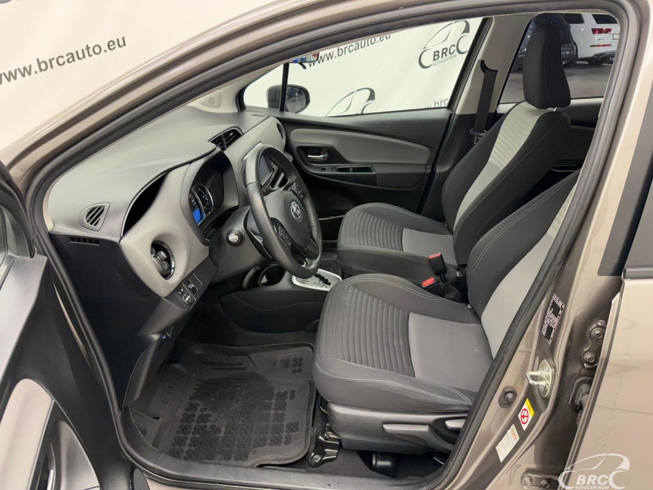 Toyota Yaris | 6